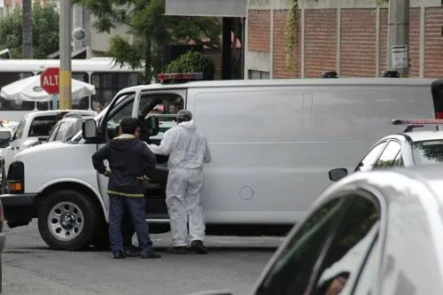 Hombres armados asesinaron a dueña y empleado de restaurante en Huexotitla