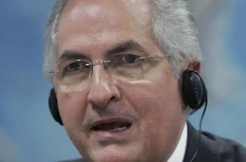 Exalcalde de Caracas huye de arresto domiciliario y llega a Colombia