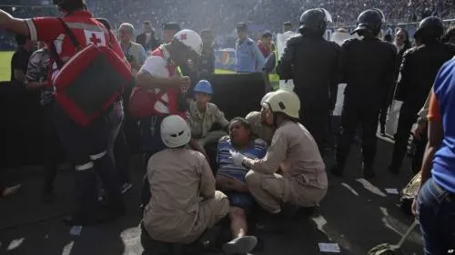 Muertos y lesionados tras estampida en estadio de futbol en Honduras
