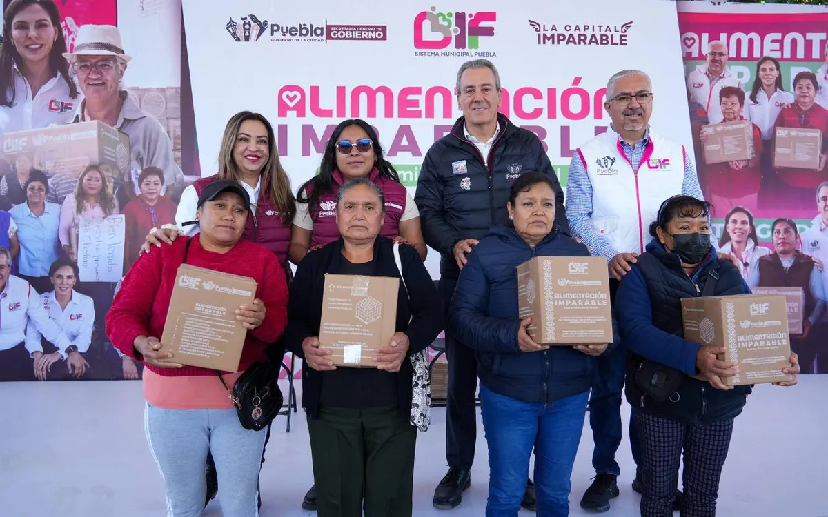 Ayuntamiento de Puebla entrega más de 2 mil despensas del programa Alimentación Imparable en San Baltazar Tetela