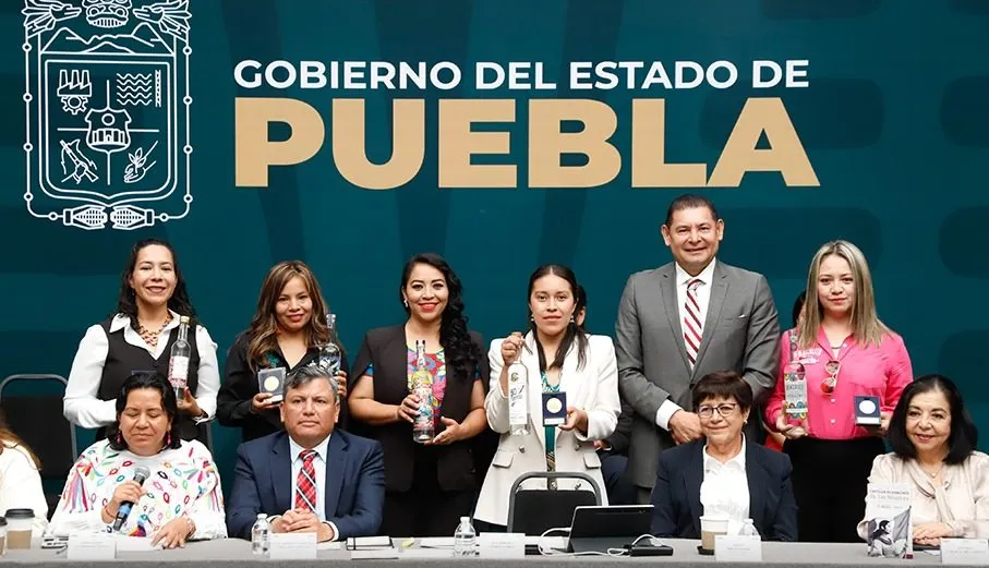 Mujeres mezcaleras poblanas