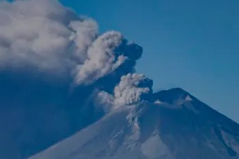 Habitantes de Atlixco afirman escuchar lava hervir en el Popocatépetl