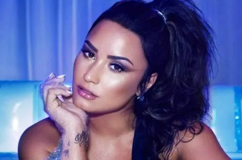 Demi Lovato posa con sexy lencería e Instagram enloquece