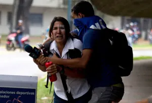Reportera mexicana fue agredida por huestes chavistas en Venezuela