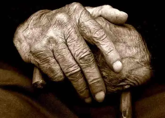 Muere anciano afuera de unidad médica de Cholula, al parecer por Covid