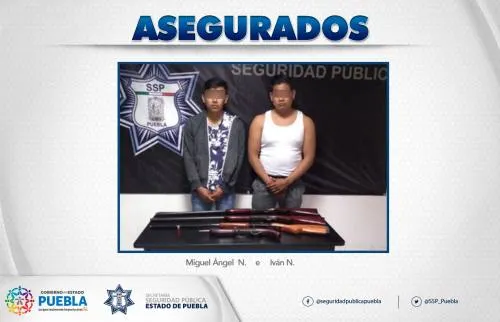 Aseguran a dos hombres que portaban armas de fuego