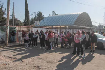 Padres de familia protestan en primaria “Revolución Mexicana” por presunto acoso contra alumnas