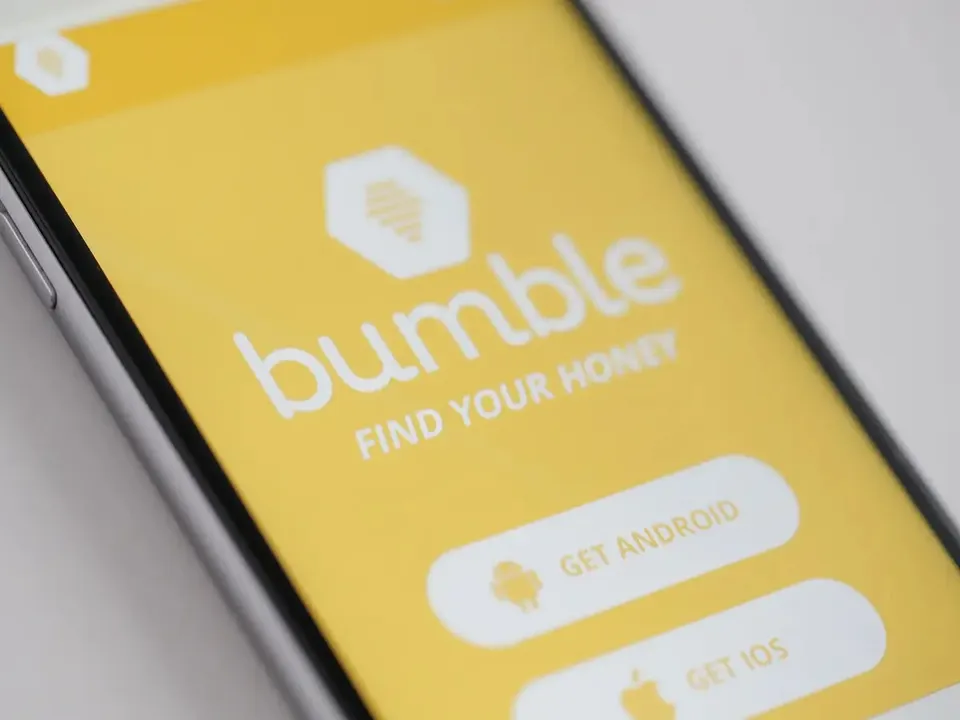 Cita en Bumble termina en hurto de joyas, efectivo y autos de lujo en Lomas de Angelópolis