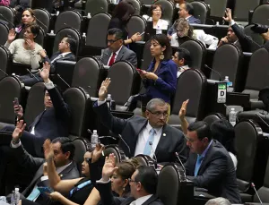 Avala Cámara de Diputados en lo general Ley Federal de Transparencia