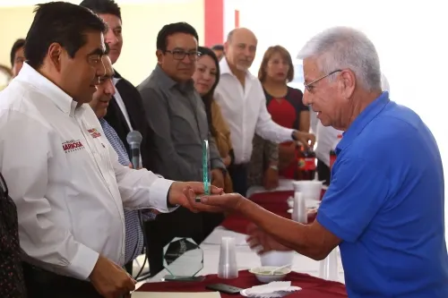 Ofrece Barbosa apoyo a voceadores para mejorar sus condiciones de vida