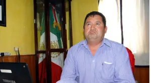 Ejecutan a puñaladas y balazos a ex alcalde de Cuapiaxtla