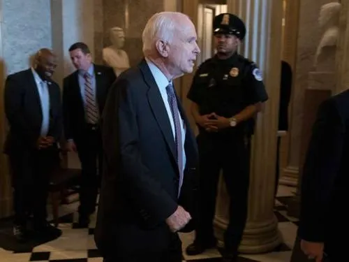 Duro golpe a Trump; Senado frena plan para derogar Obamacare