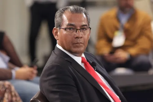 Jiménez Merino ofrece fortalecer el ISSSTEP e incrementar seguros de vida de maestros