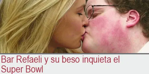 Bar Refaeli y su beso inquieta el Super Bowl