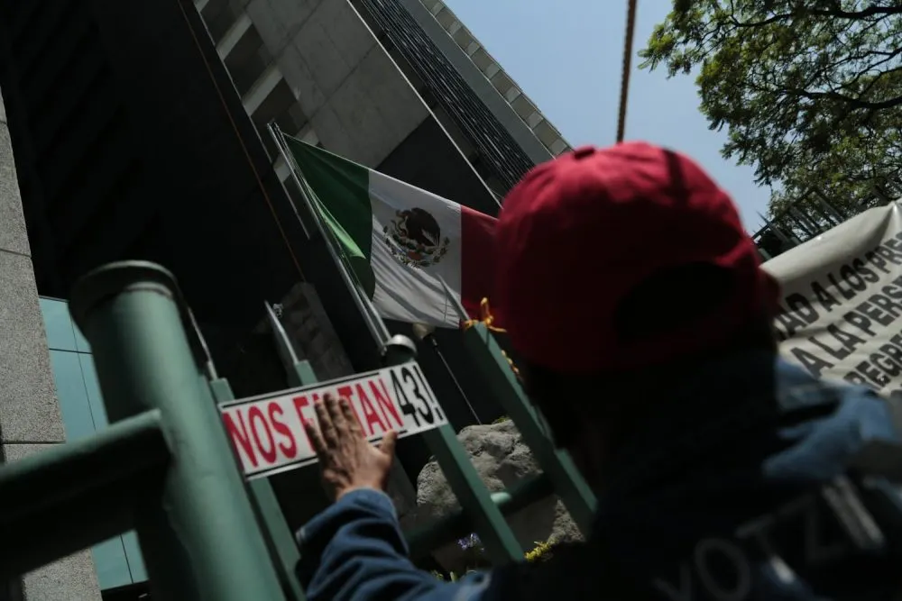 La FGR emite 83 órdenes de aprehensión por caso Ayotzinapa
