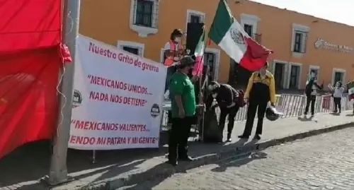 FRENAA se manifiesta en Casa Aguayo, exige salida de AMLO