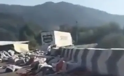 Vuelca tráiler en la Puebla-Orizaba y cierra paso a Veracruz