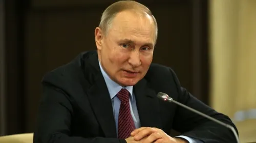 Putin firma ley que le permite permanecer en poder hasta 2036