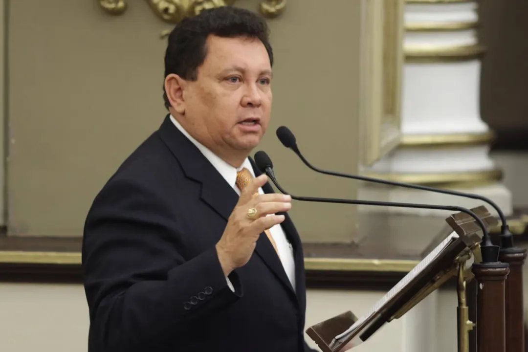 ¡Por misógino y homofóbico! Manda CDH a Héctor Alonso a pedir disculpas