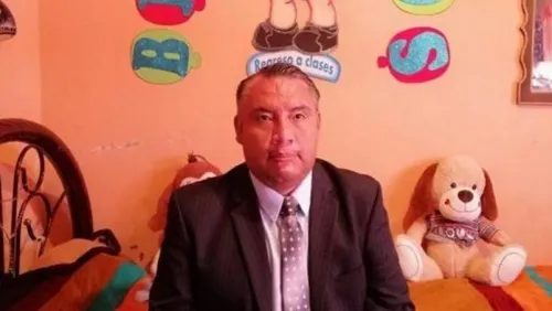 Maestro agradece apoyo para recibir escritorio pero prefiere que ayuda sea para sus alumnos