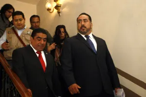 Entrega Rafael Micalco en Congreso petición para destituir magistrados