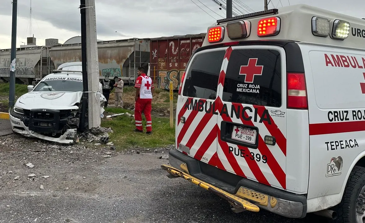Patrulla Guardia Nacional impactada por un tren