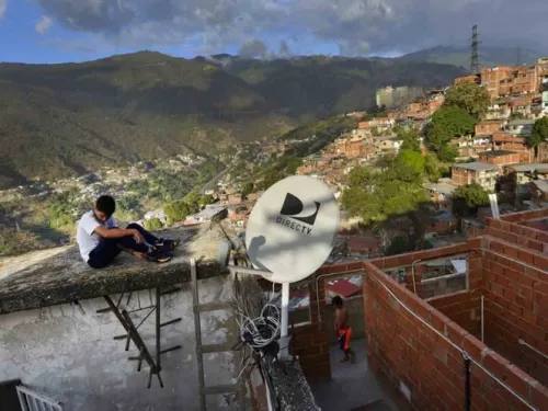 Autoridades de Venezuela exigen a DirecTV regrese al país