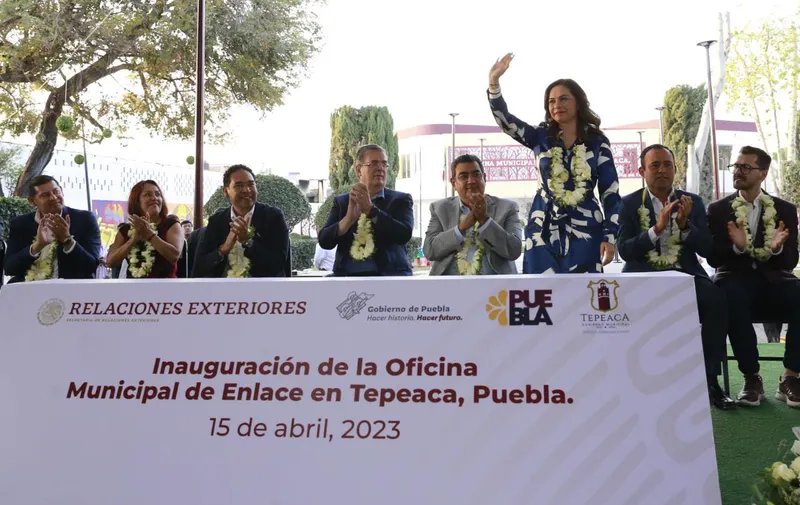 En Tepeaca, Sergio Salomón y Marcelo Ebrard inauguran oficina de SRE para expedición de pasaportes