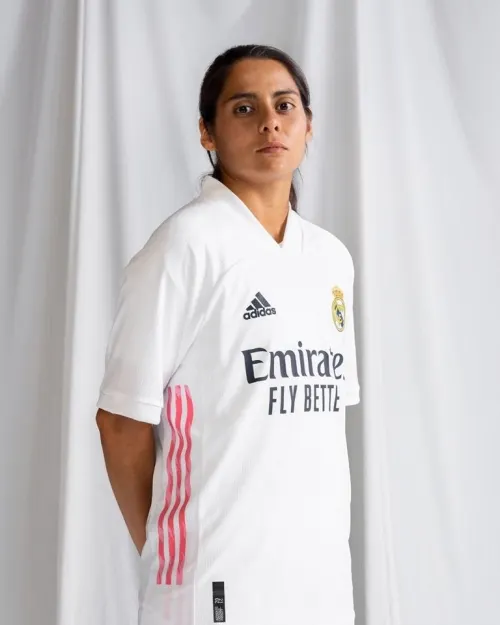 Kenti Robles, la primera mexicana en jugar en los tres equipos más grandes de España