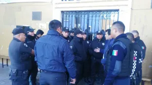 Protestan custodios de penal de Cholula
