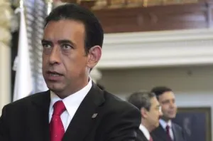 Ingresan a Humberto Moreira a prisión preventiva en Madrid