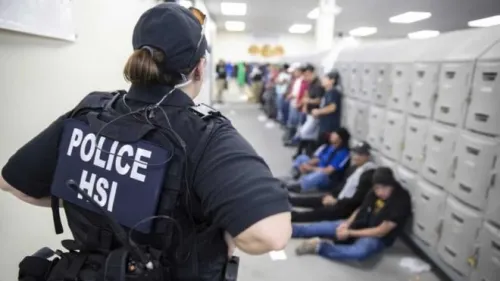 Quedan 88 mexicanos detenidos tras redada