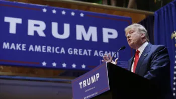 Trump lanza advertencia a Sheinbaum con aranceles del 25% a México si no detiene la migración hacia EU