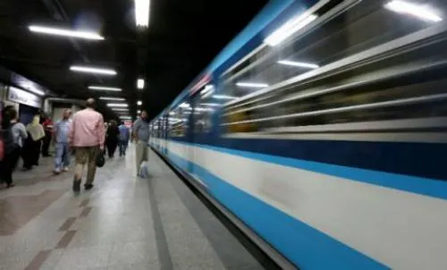 Sube a 36 los muertos y 123 heridos tras choque de trenes en Alejandría, Egipto