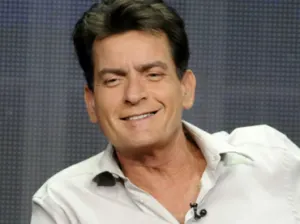 Rumoran que Charlie Sheen compró robot sexual
