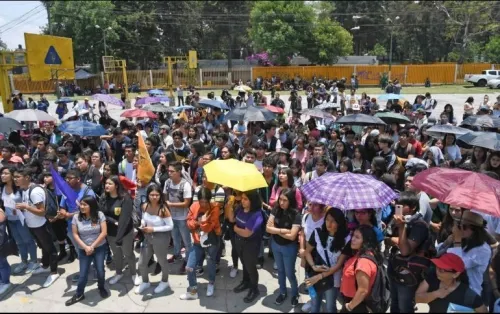 Estudiantes acuerdan marcha por el asesinato de Aideé