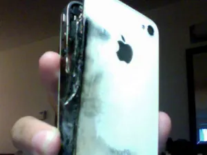 Hombre queda en coma al recibir descarga de su iPhone