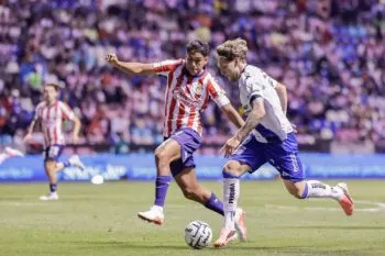 Puebla rescata empate 1-1 ante Chivas en un Cuauhtémoc pasado por lluvia