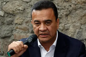 Fuera de lugar, promoción de Eduardo Rivera: Mario Rincón