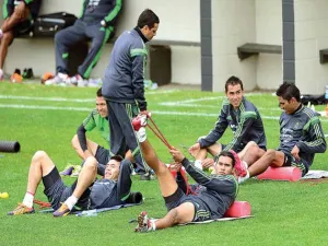 Tri busca cerrajón esta noche ante NZ