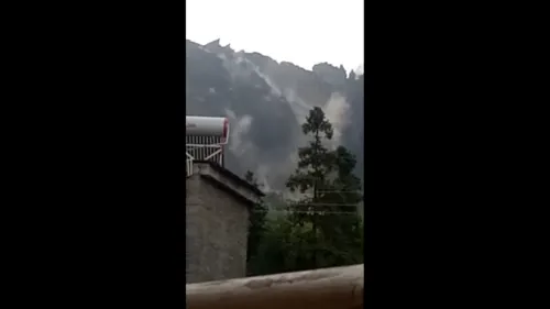 Deslizamiento de tierra en China deja al menos dos muertos y 25 heridos (VIDEO)