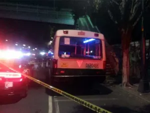 Policía mata a asaltante de transporte público en Iztapalapa