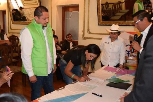 Firma Norma Pimente agenda legislativa LGBTTTI