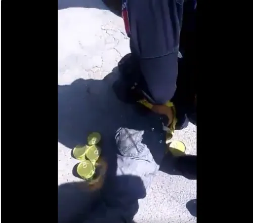 Detienen a hombre por sustraer mercancía de un centro comercial