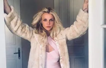 Britney Spears anuncia cambios tras su divorcio y revela que se muda temporalmente a México