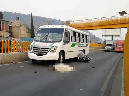 Motociclista muere arrollado por camión en la México-Puebla