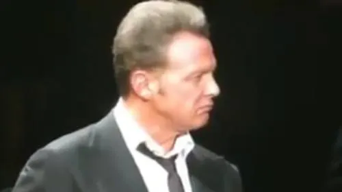 Luis Miguel llora en pleno concierto (VIDEO)