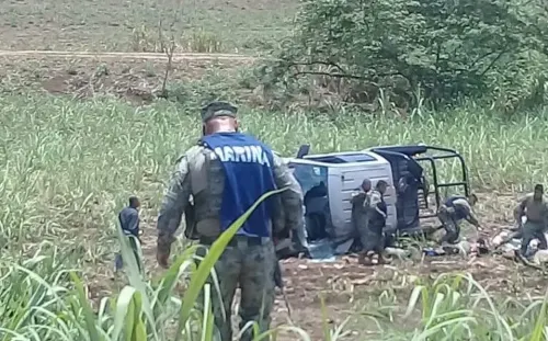 Camioneta de la Semar vuelca en Veracruz; hay varios heridos