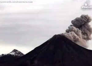 Volcán de Colima emite explosión moderada
