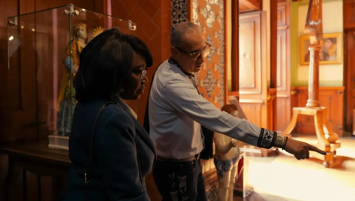 Embajadora de Jamaica visita el Museo José Luis Bello y González para recorrer la exposición “De lo Bello a lo Invisible”